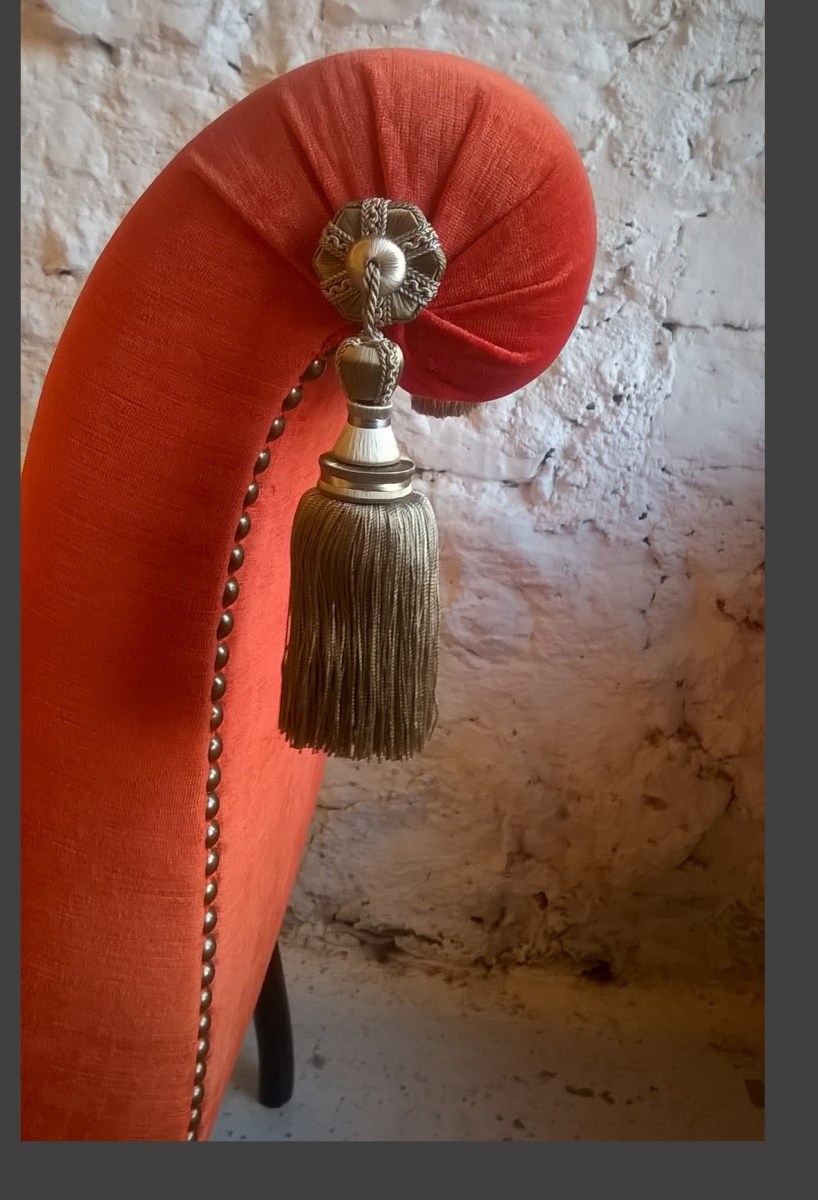 Detail-chauffeuse-a-crosse-cartisane-a-gland